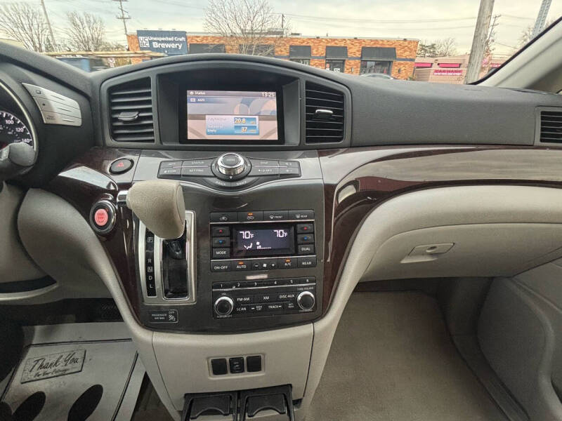 2015 Nissan Quest SV photo 26