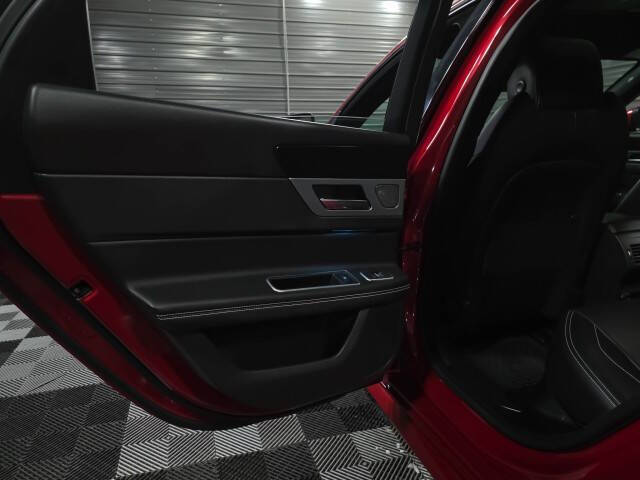 2017 Jaguar XF 35t R-Sport