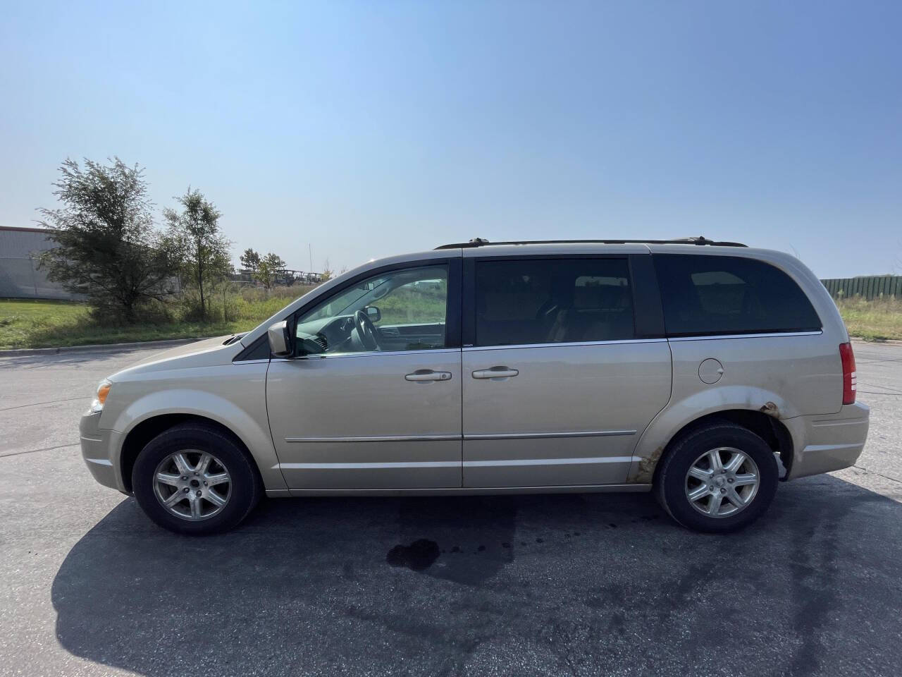 2009 Chrysler Town and Country for sale at Twin Cities Auctions in Elk River, MN