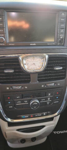 2014 Chrysler Town and Country Touring