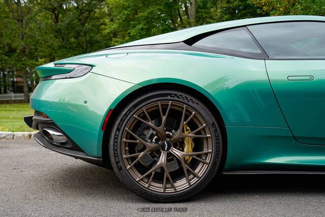 2025 Aston Martin DB12 V8