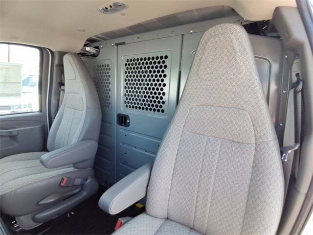 2025 Chevrolet Express 2500