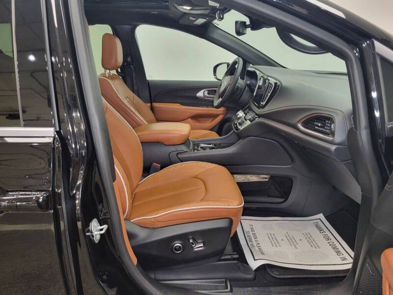 2025 Chrysler Pacifica Pinnacle