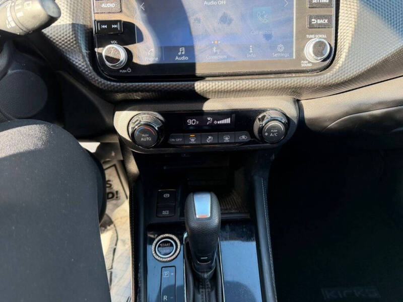 2022 Nissan Kicks SV