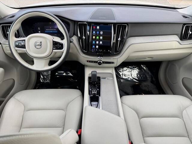 2023 Volvo XC60 B5 Plus Dark Theme