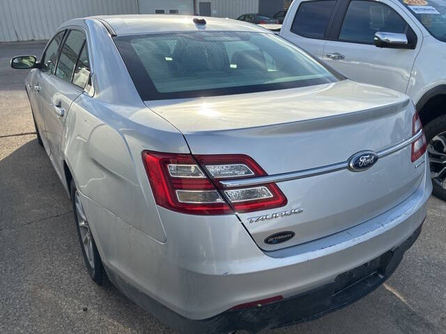 2013 Ford Taurus SE