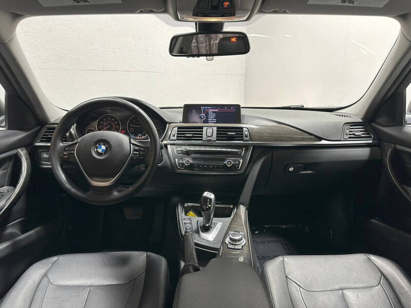 2012 BMW 3 Series 328i