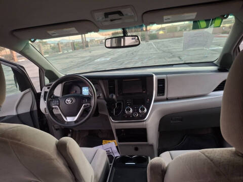 2017 Toyota Sienna LE 8-Passenger