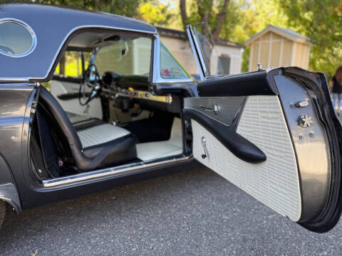 1957 Ford Thunderbird