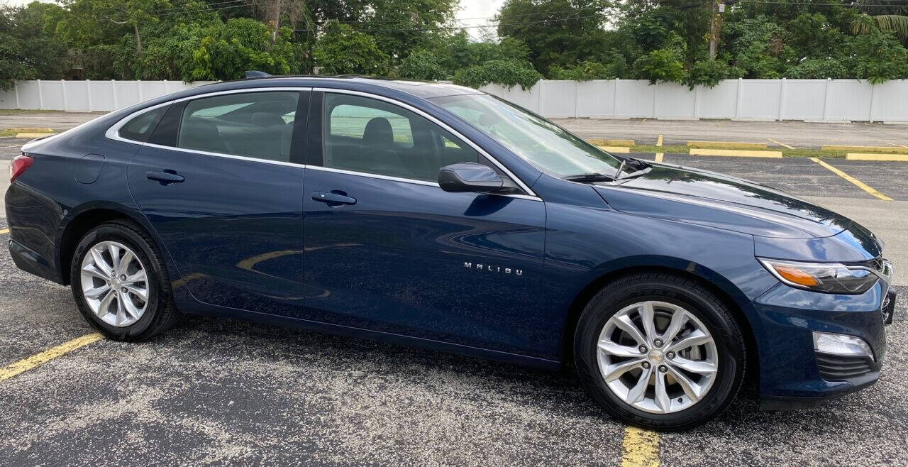 2020 Chevrolet Malibu Sedan - $22,800