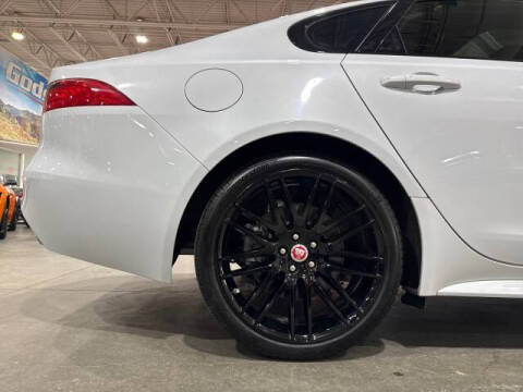 2016 Jaguar XF R-Sport