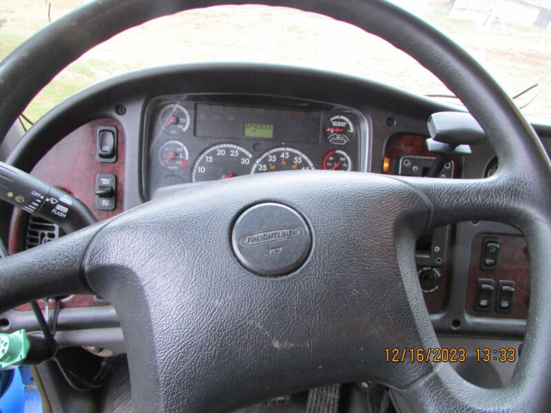 2012 Freightliner M2 106