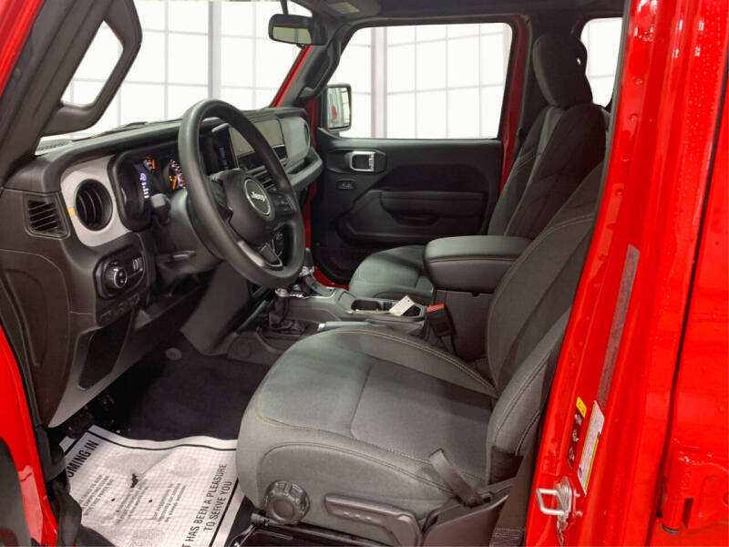 2025 Jeep Gladiator NightHawk