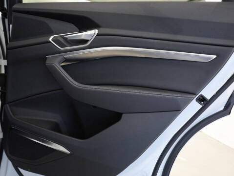 2023 Audi e-tron quattro Premium Plus