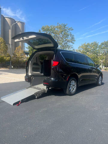 2023 Chrysler Voyager LX