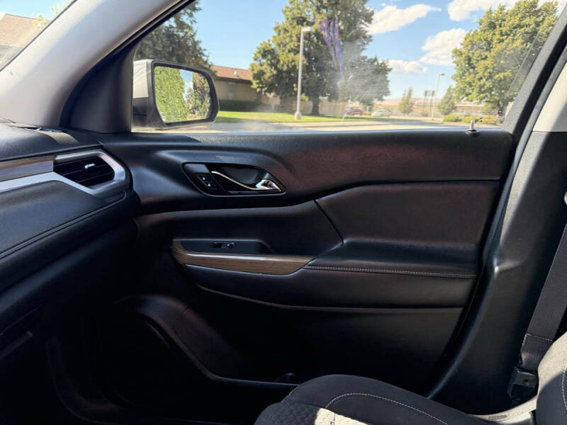 2017 GMC Acadia SLE-2