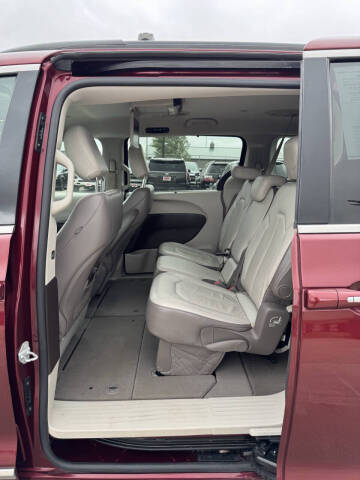 2017 Chrysler Pacifica Touring-L