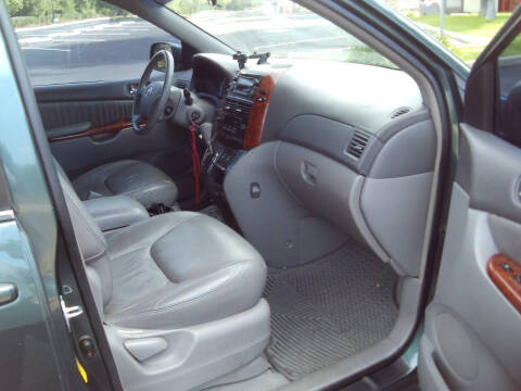 2004 Toyota Sienna XLE Limited 7 Passenger