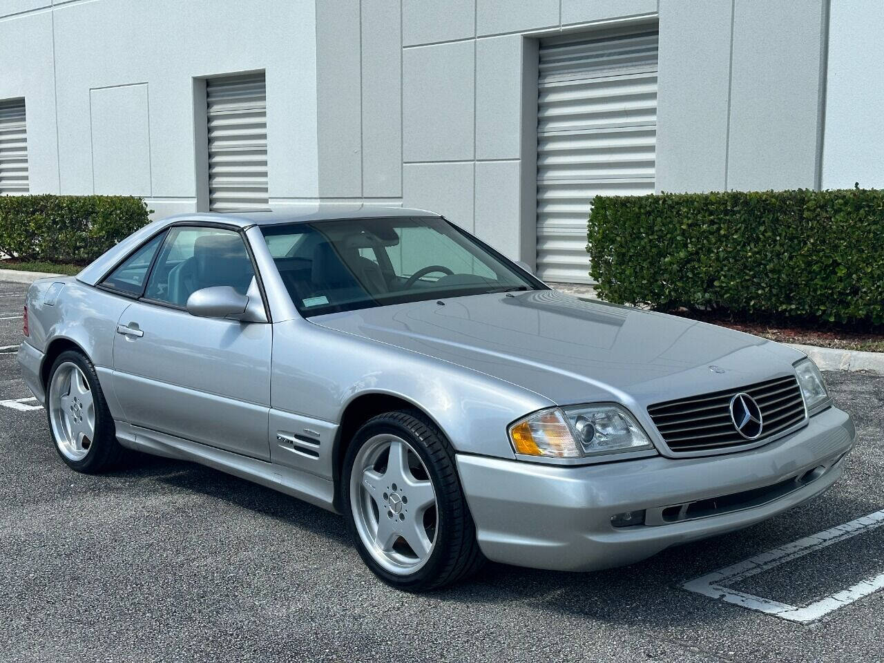 2000 Mercedes-Benz SL-Class  - $15,900