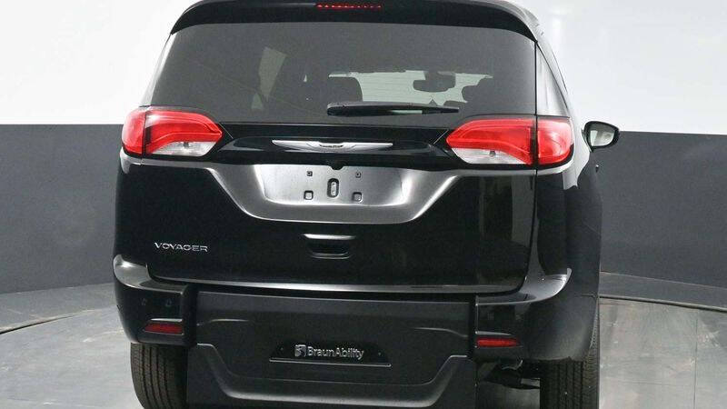 2025 Chrysler Voyager LX
