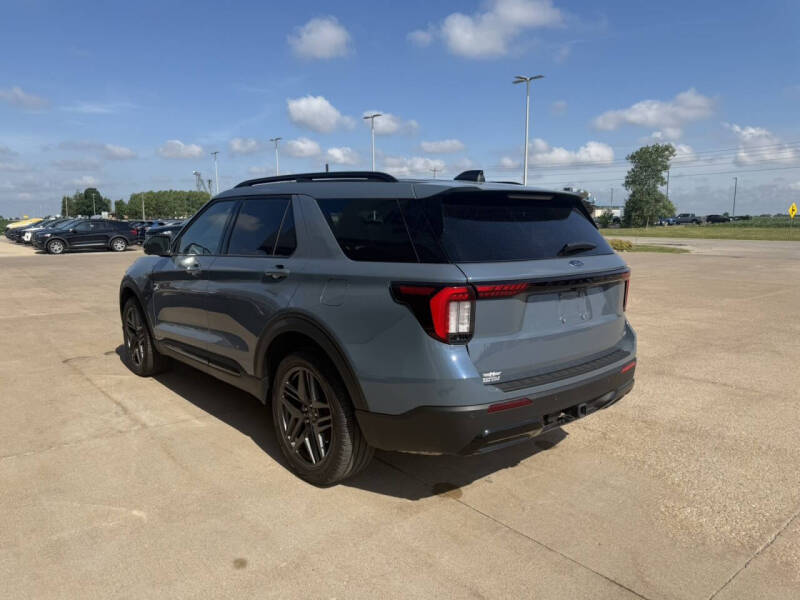 2025 Ford Explorer ST-Line