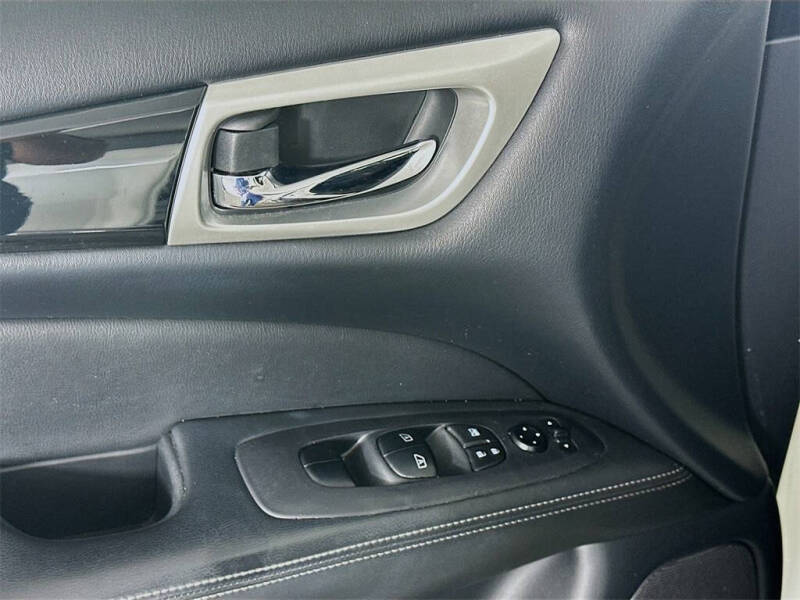 2020 Nissan Pathfinder SV