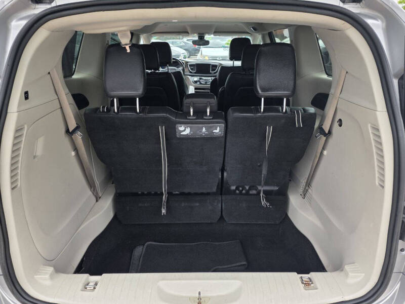 2017 Chrysler Pacifica Touring-L