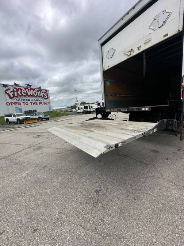 2017 Freightliner M2 106
