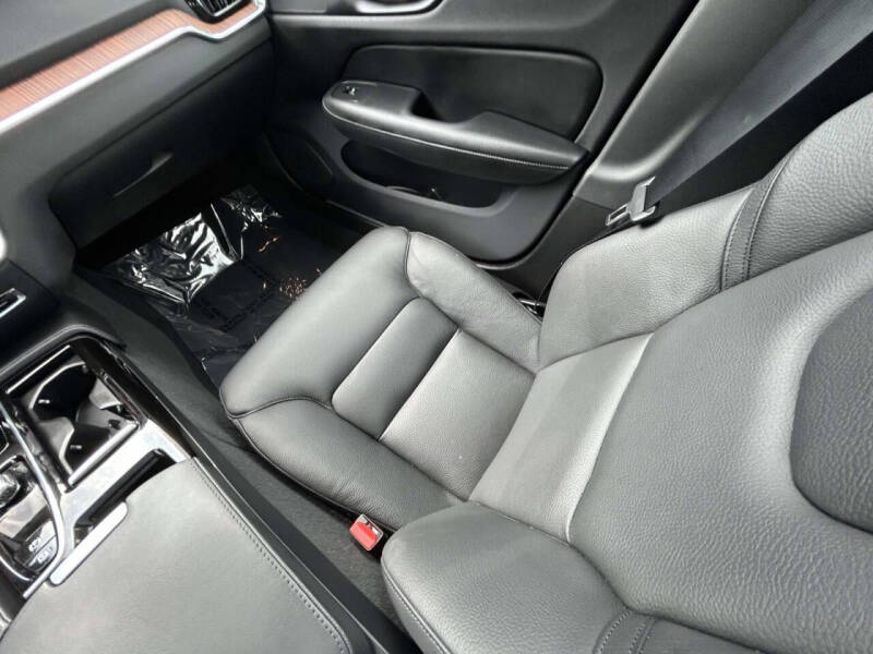 2025 Volvo S60 T8 Plus