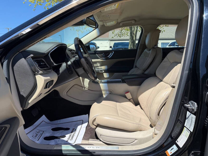 2017 Lincoln Continental Select