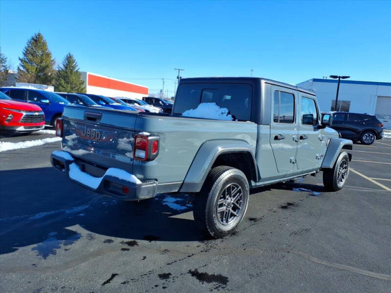 2024 Jeep Gladiator Sport