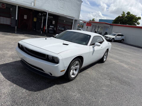 2013 Dodge Challenger SXT Plus