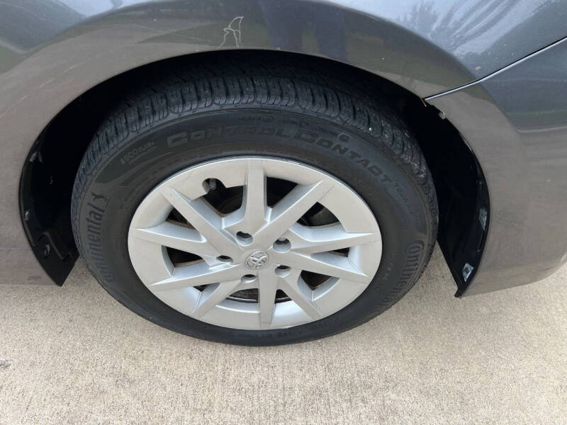 2015 Toyota Prius v Five