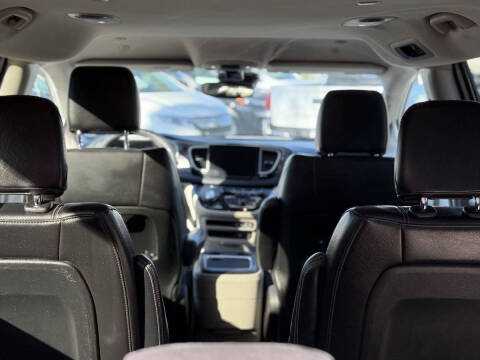 2022 Chrysler Pacifica Touring L