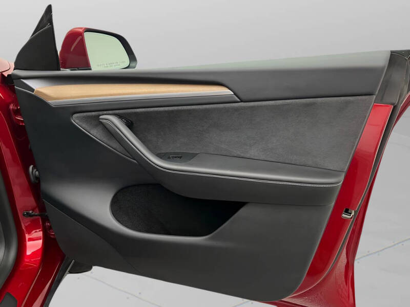 2025 Tesla Model Y Performance