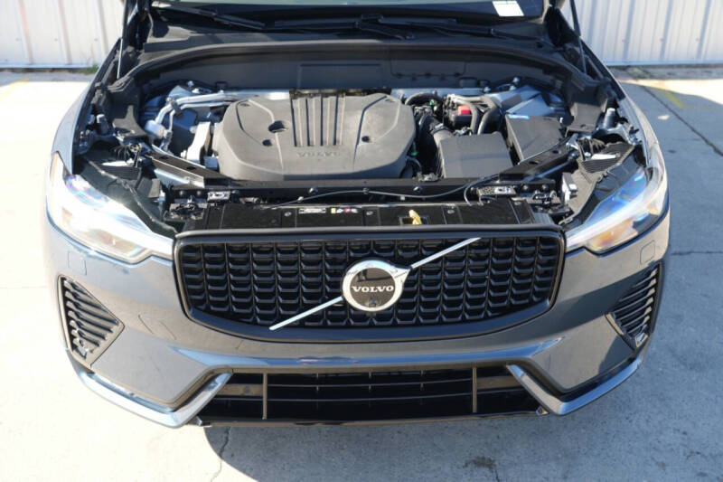 2023 Volvo XC60 B5 Plus Dark Theme