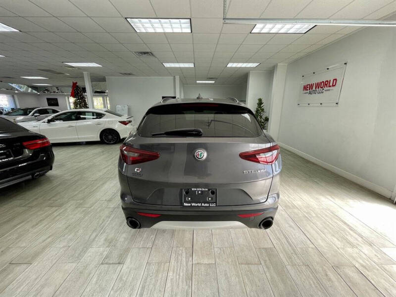 2018 Alfa Romeo Stelvio Sport