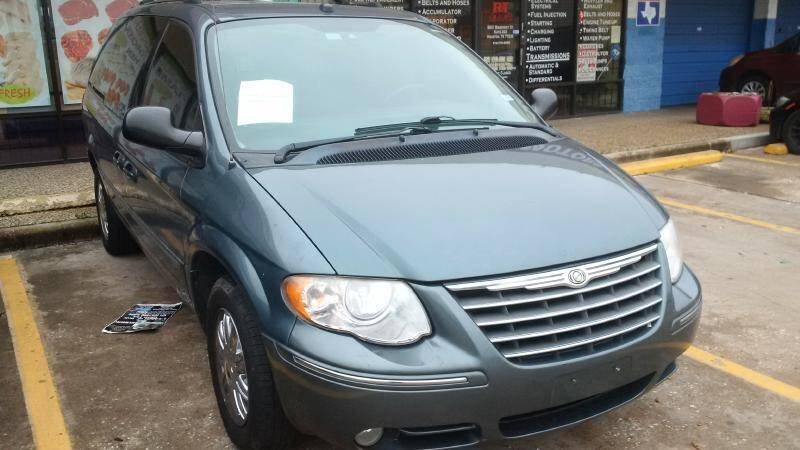 2005 Chrysler Town and Country for sale at R&T Motors in Houston TX