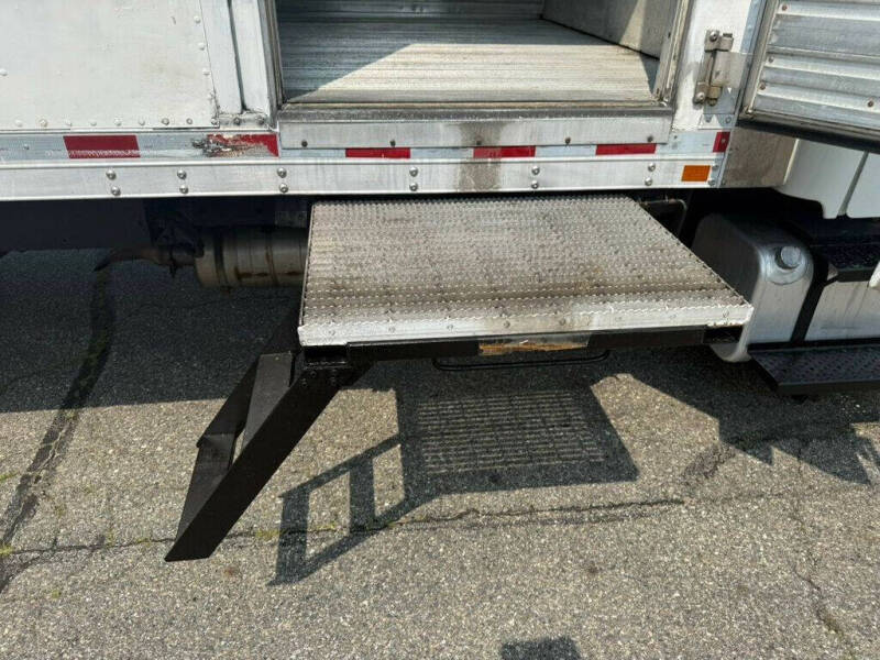 2016 Freightliner M2 106