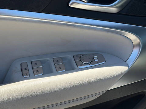 2025 Genesis G70