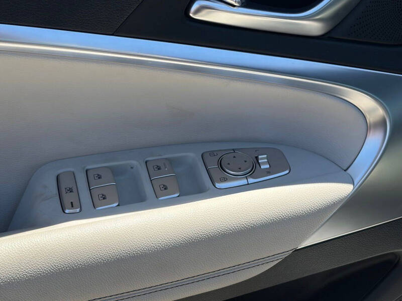 2025 Genesis G70