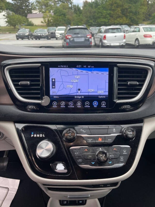 2017 Chrysler Pacifica Touring-L