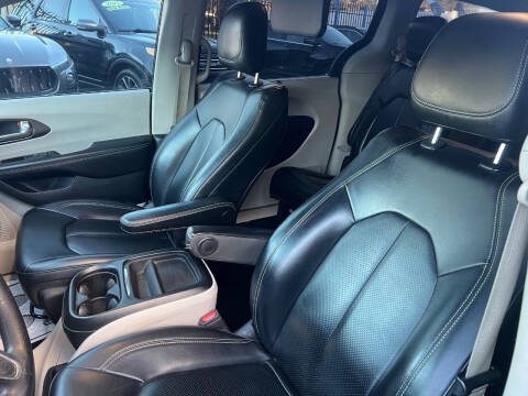 2020 Chrysler Voyager LXi