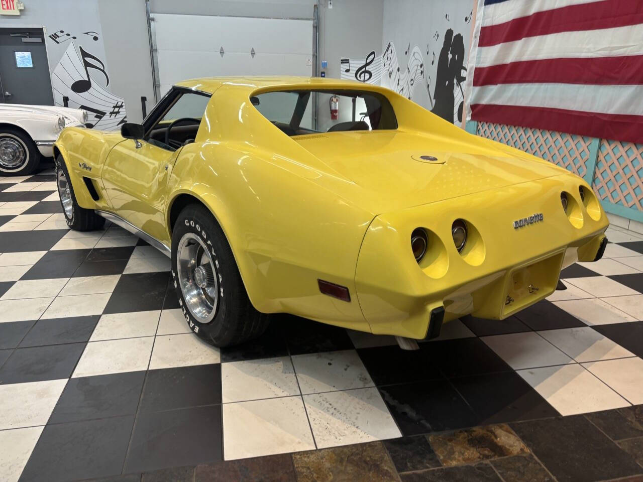 1975 Chevrolet Corvette 10