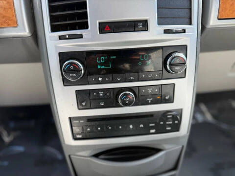 2008 Chrysler Town and Country Limited