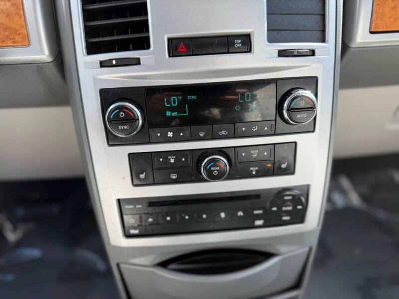 2008 Chrysler Town and Country Limited