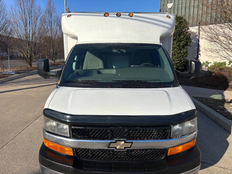 2014 Chevrolet Express Cutaway Base photo 11