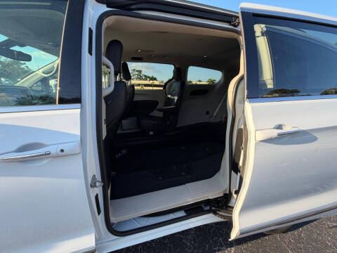 2017 Chrysler Pacifica Touring-L