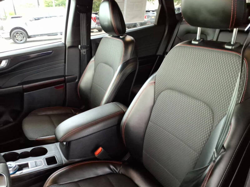 2023 Ford Escape ST-Line Select