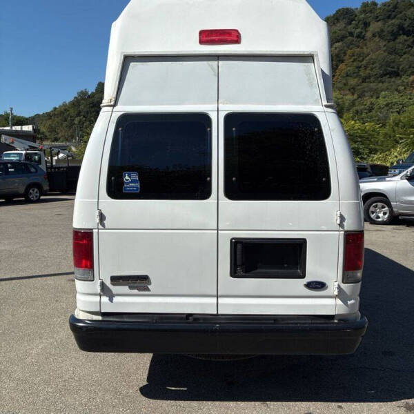 2011 Ford E-Series E-350 SD